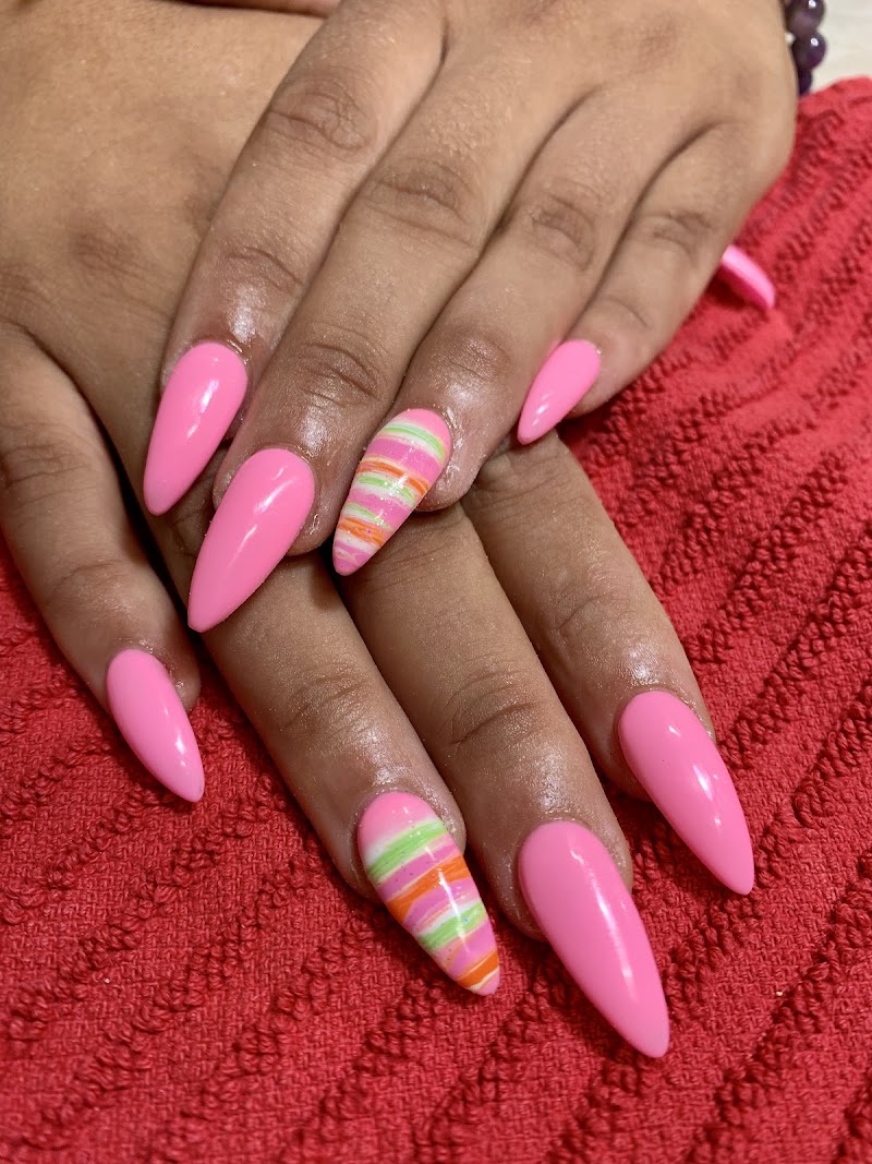 Holly Nails, nail salon in Lakewood, OH, photo 3 of 10