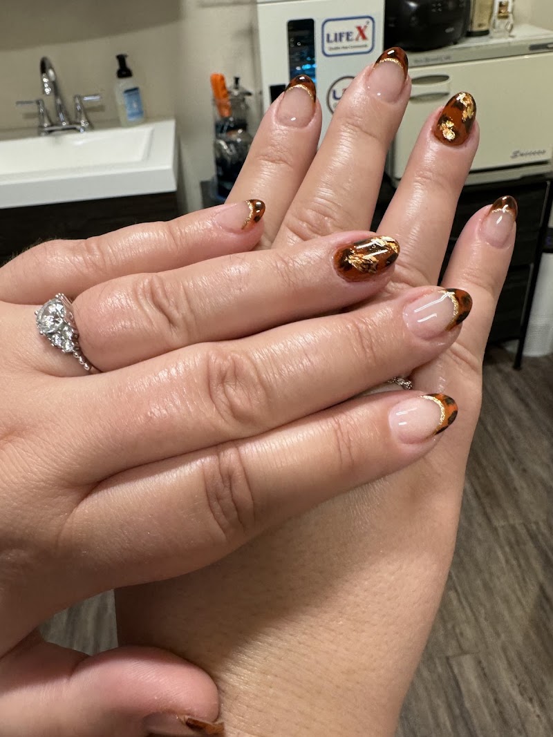 Holly Nails, nail salon in Lakewood, OH, photo 6 of 10